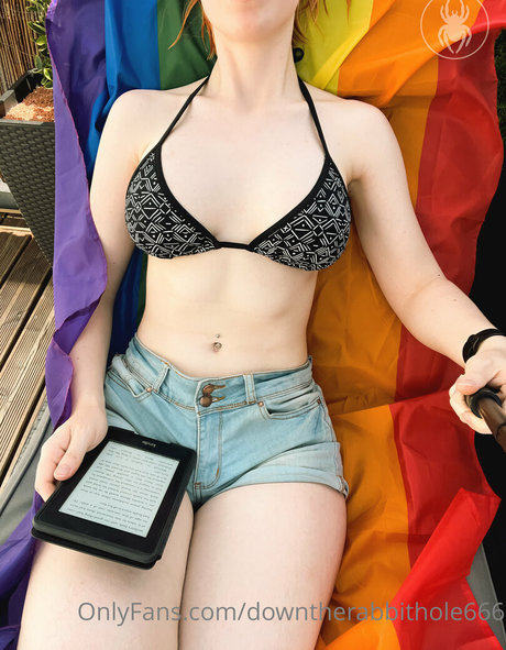Foto desnuda filtrada de OnlyFans de Downtherabbithole666