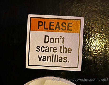 Foto desnuda filtrada de OnlyFans de Downtherabbithole666