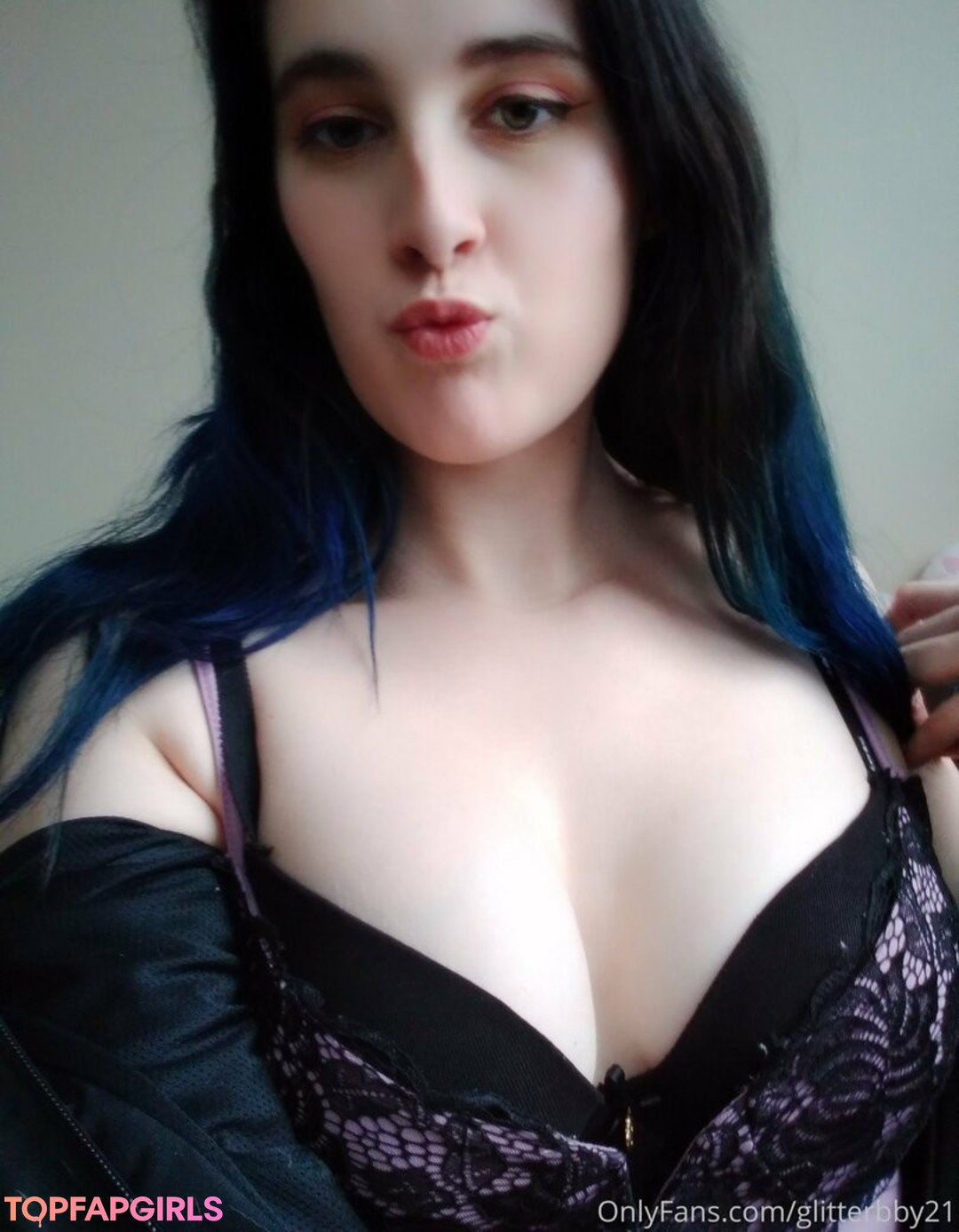 Foto desnuda filtrada de OnlyFans de Glitterbby21 #41 Foto desnuda filtrada de OnlyFans de Glitterbby21 #41