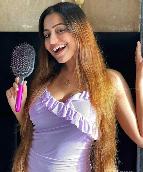 Foto desnuda filtrada de OnlyFans de Simran Kaur Hundal