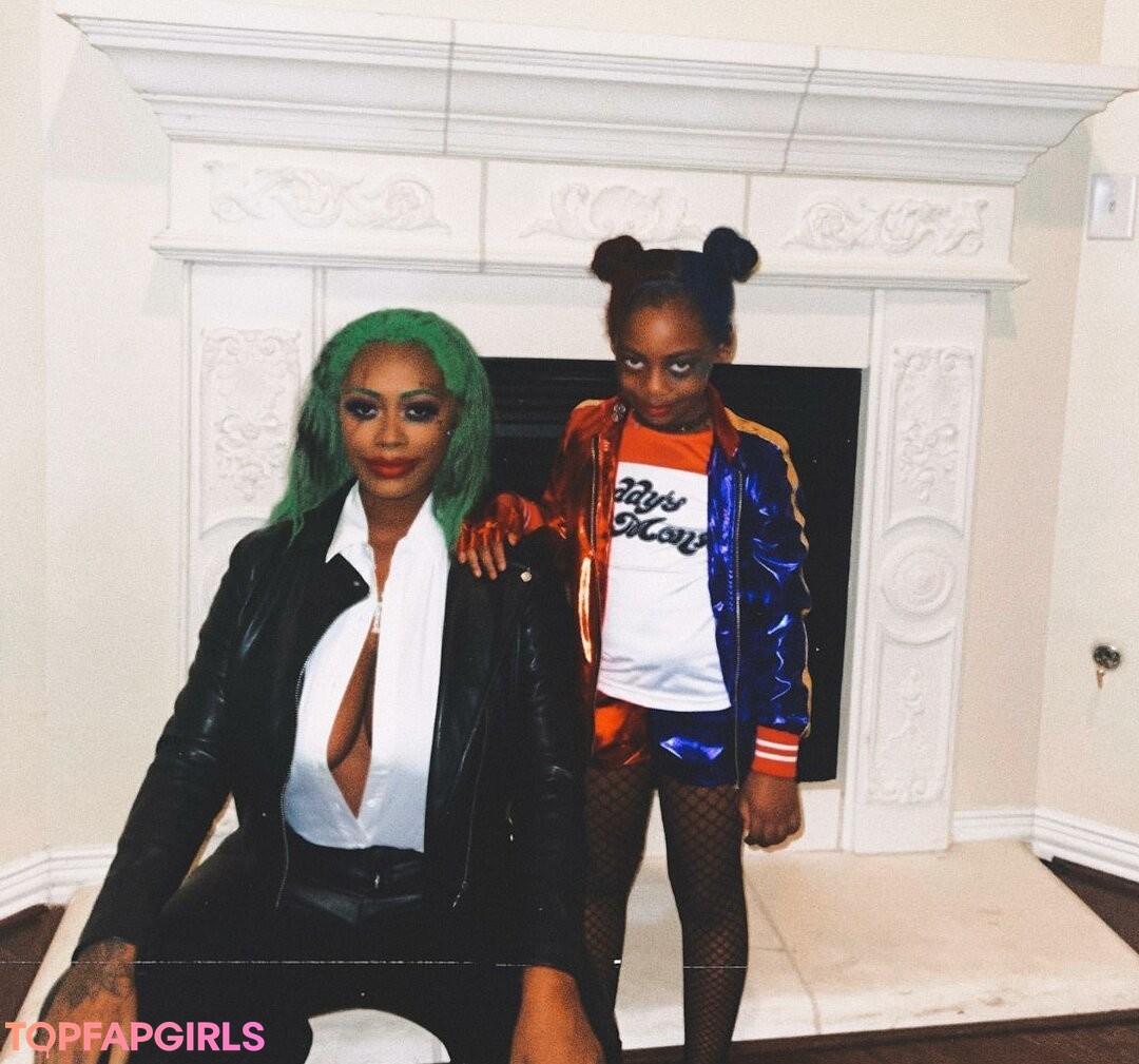 Foto desnuda filtrada de OnlyFans de Nonniebaby #83 Foto desnuda filtrada de OnlyFans de Nonniebaby #83