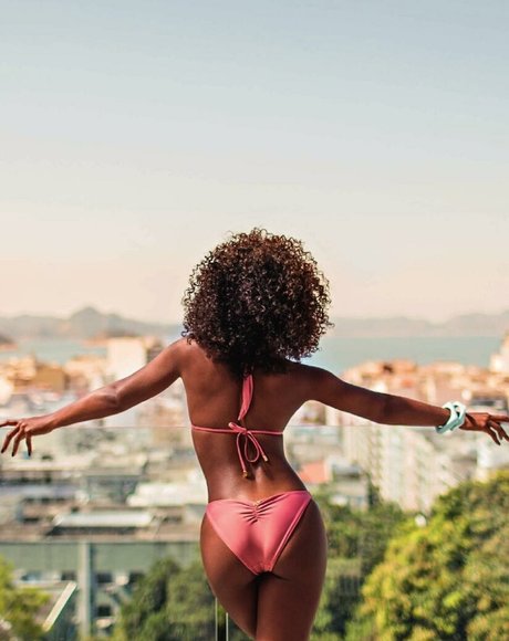 Foto desnuda filtrada de OnlyFans de Erika Januza