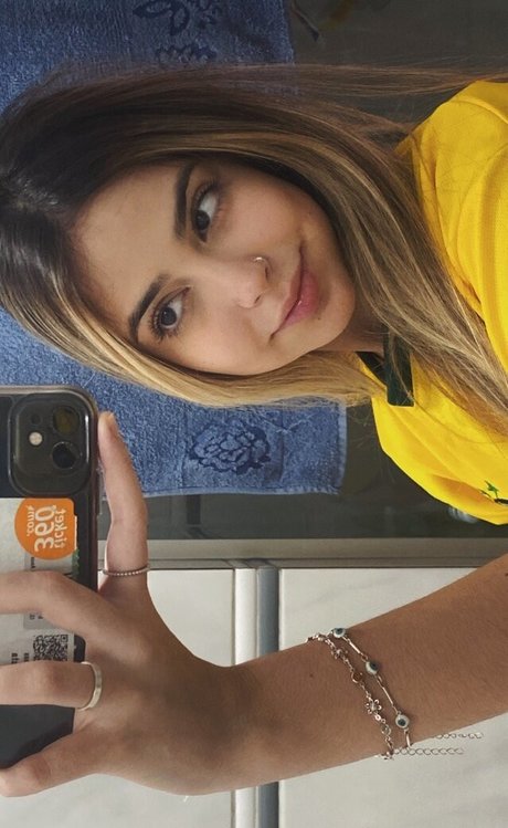 Foto desnuda filtrada de OnlyFans de Daniella Chechia