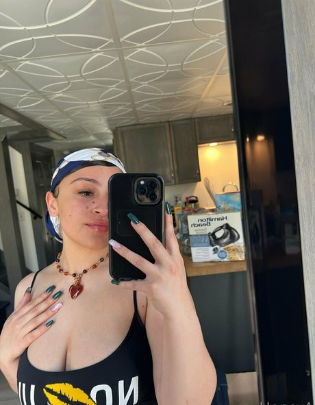 Foto desnuda filtrada de OnlyFans de Honeyababyy