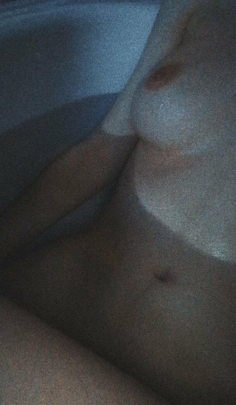 Foto desnuda filtrada de OnlyFans de Dumbbuni