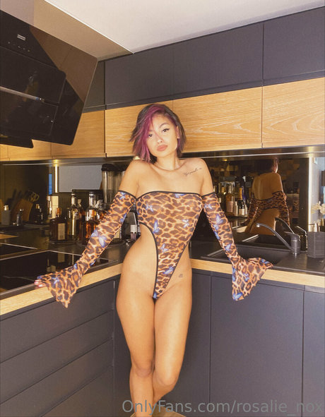 Foto desnuda filtrada de OnlyFans de Rosalienox