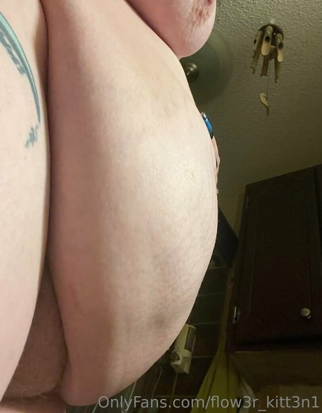 Foto desnuda filtrada de OnlyFans de Flow3rkitt3n1