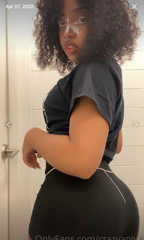 Foto desnuda filtrada de OnlyFans de Crazyaniya