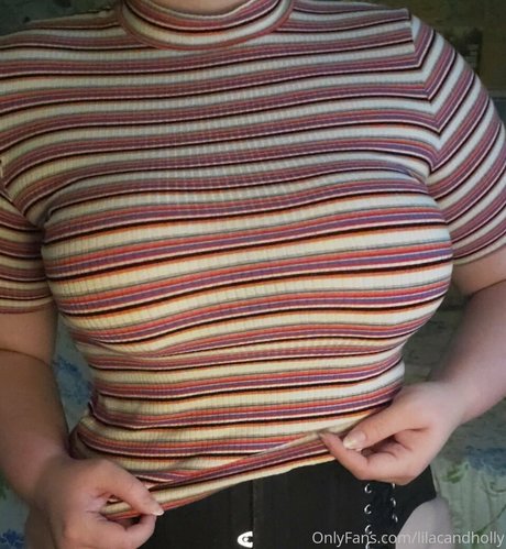 Foto desnuda filtrada de OnlyFans de Lilacandholly