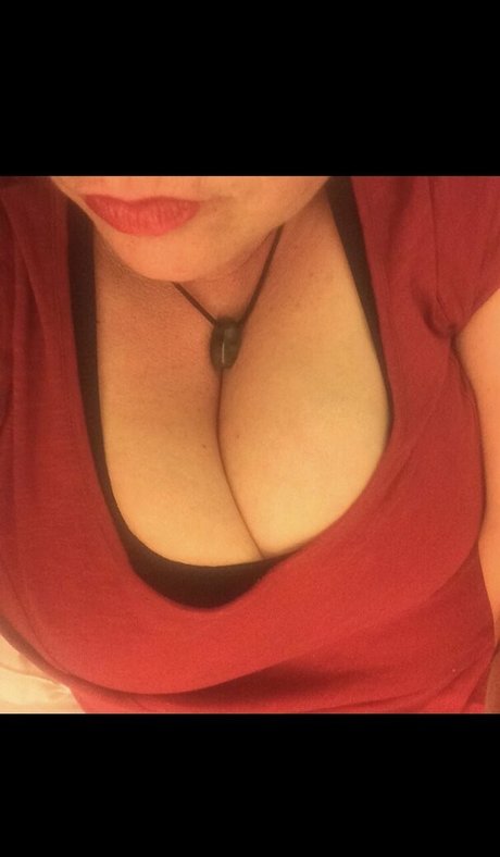 Foto desnuda filtrada de OnlyFans de wholelottacurves