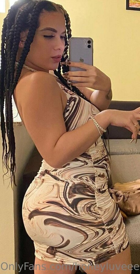 Foto desnuda filtrada de OnlyFans de Honeyluveee
