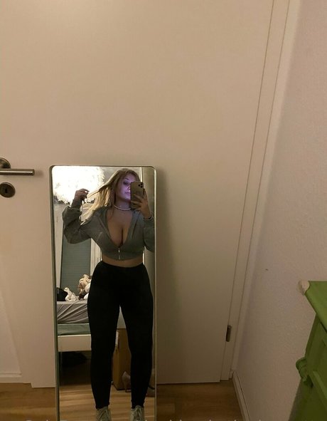 The.blonde.the.brunette