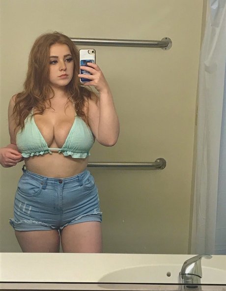 Foto desnuda filtrada de OnlyFans de Basicallycatx