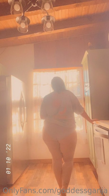 Foto desnuda filtrada de OnlyFans de Goddessganja