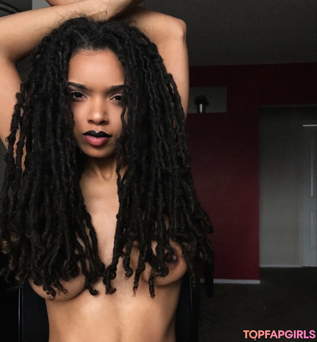 Foto desnuda filtrada de OnlyFans de Feistybadazz #31 Foto desnuda filtrada de OnlyFans de Feistybadazz #31