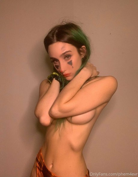Foto desnuda filtrada de OnlyFans de Phem4evr