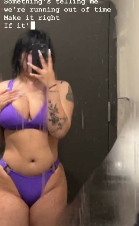 Foto desnuda filtrada de OnlyFans de Lilyellowdevil