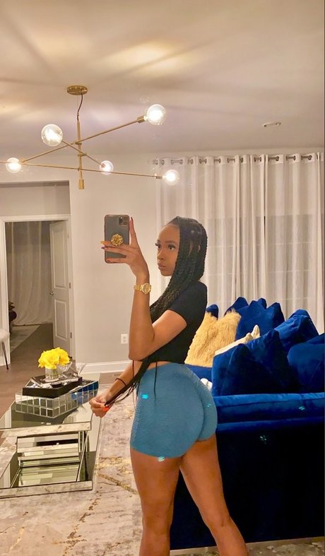 Foto desnuda filtrada de OnlyFans de Alleyesondee