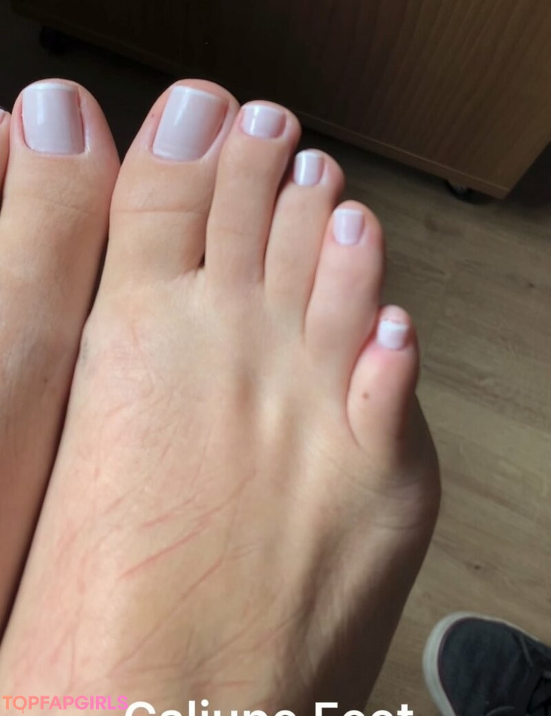 Foto desnuda filtrada de OnlyFans de Caliupefeet #25 Foto desnuda filtrada de OnlyFans de Caliupefeet #25