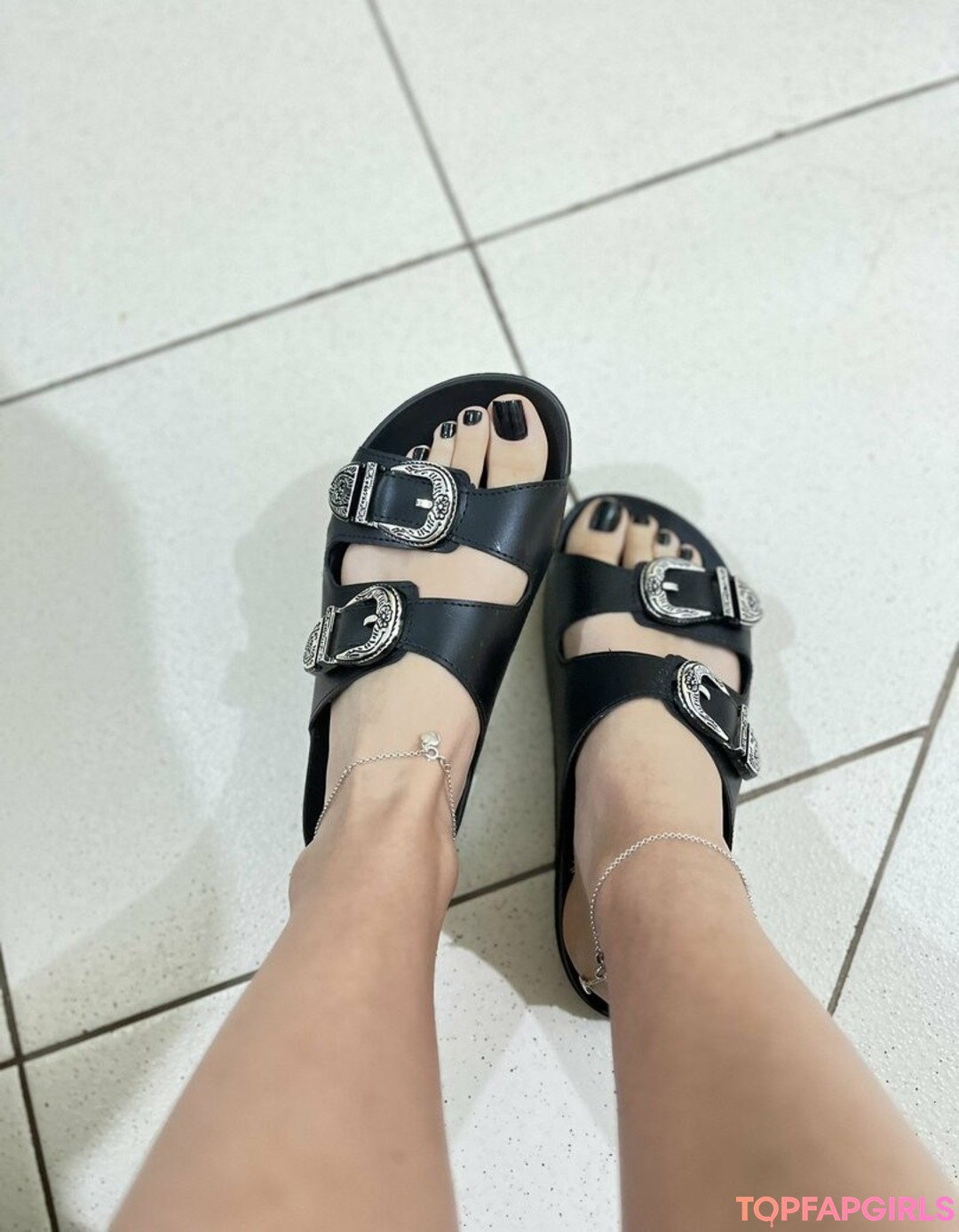 Foto desnuda filtrada de OnlyFans de Caliupefeet #31 Foto desnuda filtrada de OnlyFans de Caliupefeet #31