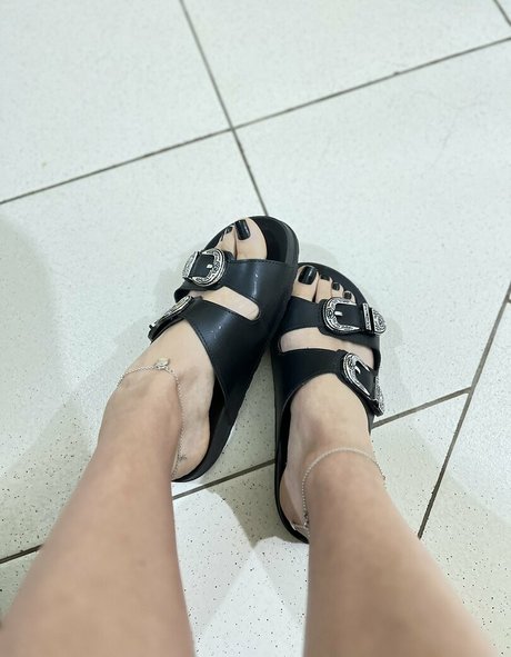 Caliupe_feet