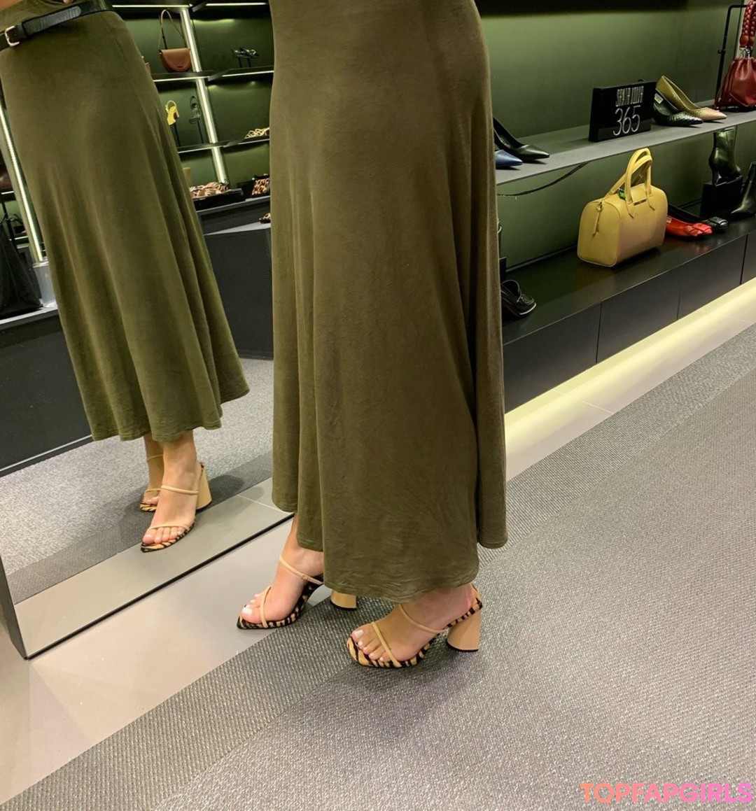 Foto desnuda filtrada de OnlyFans de Caliupefeet #9 Foto desnuda filtrada de OnlyFans de Caliupefeet #9