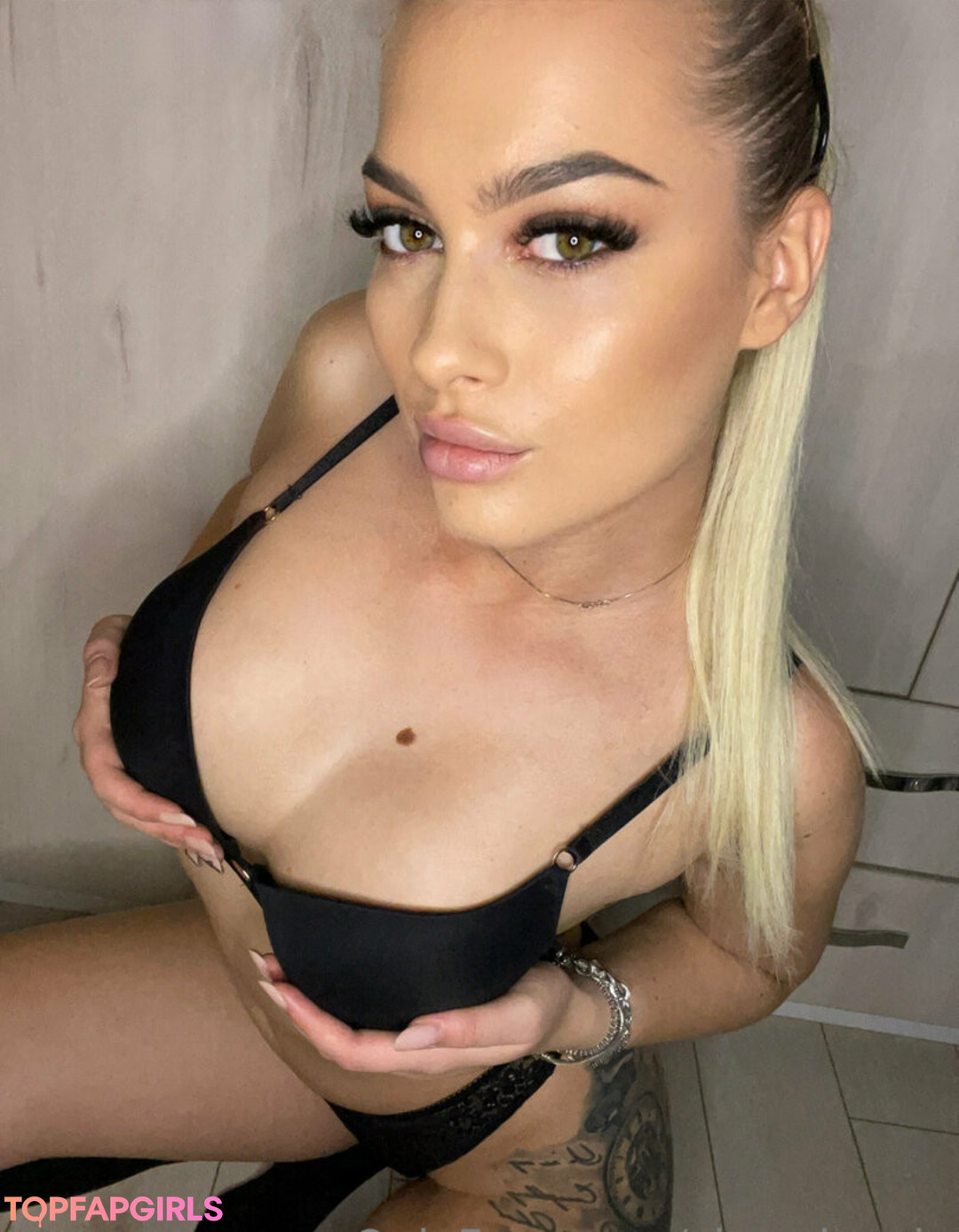 Foto desnuda filtrada de OnlyFans de Chessiecole #294 Foto desnuda filtrada de OnlyFans de Chessiecole #294