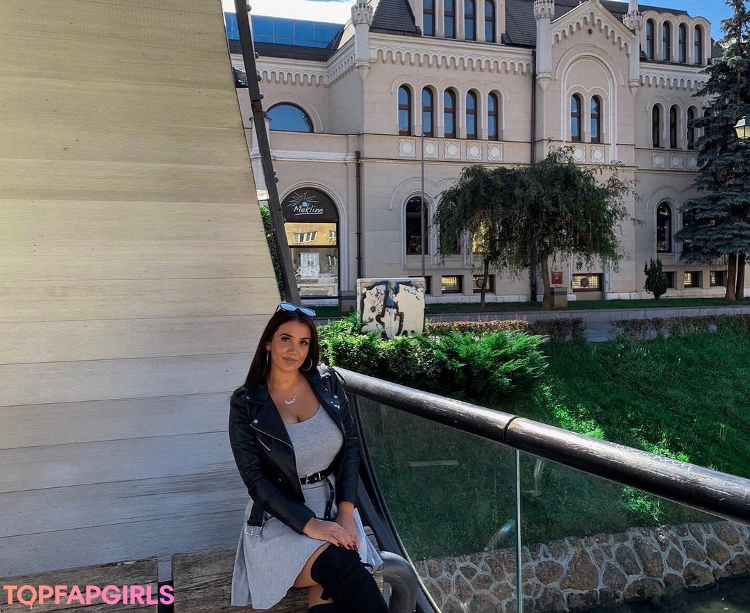 Foto desnuda filtrada de OnlyFans de Emina Jahi #1 Foto desnuda filtrada de OnlyFans de Emina Jahi #1