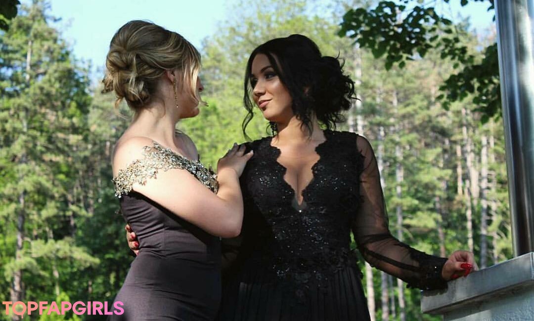 Foto desnuda filtrada de OnlyFans de Emina Jahi #10 Foto desnuda filtrada de OnlyFans de Emina Jahi #10