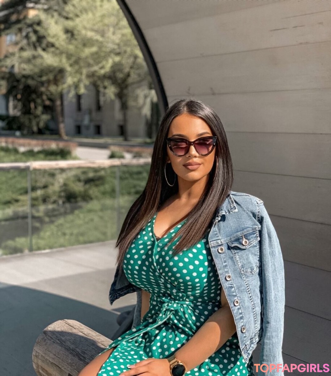Foto desnuda filtrada de OnlyFans de Emina Jahi #242 Foto desnuda filtrada de OnlyFans de Emina Jahi #242