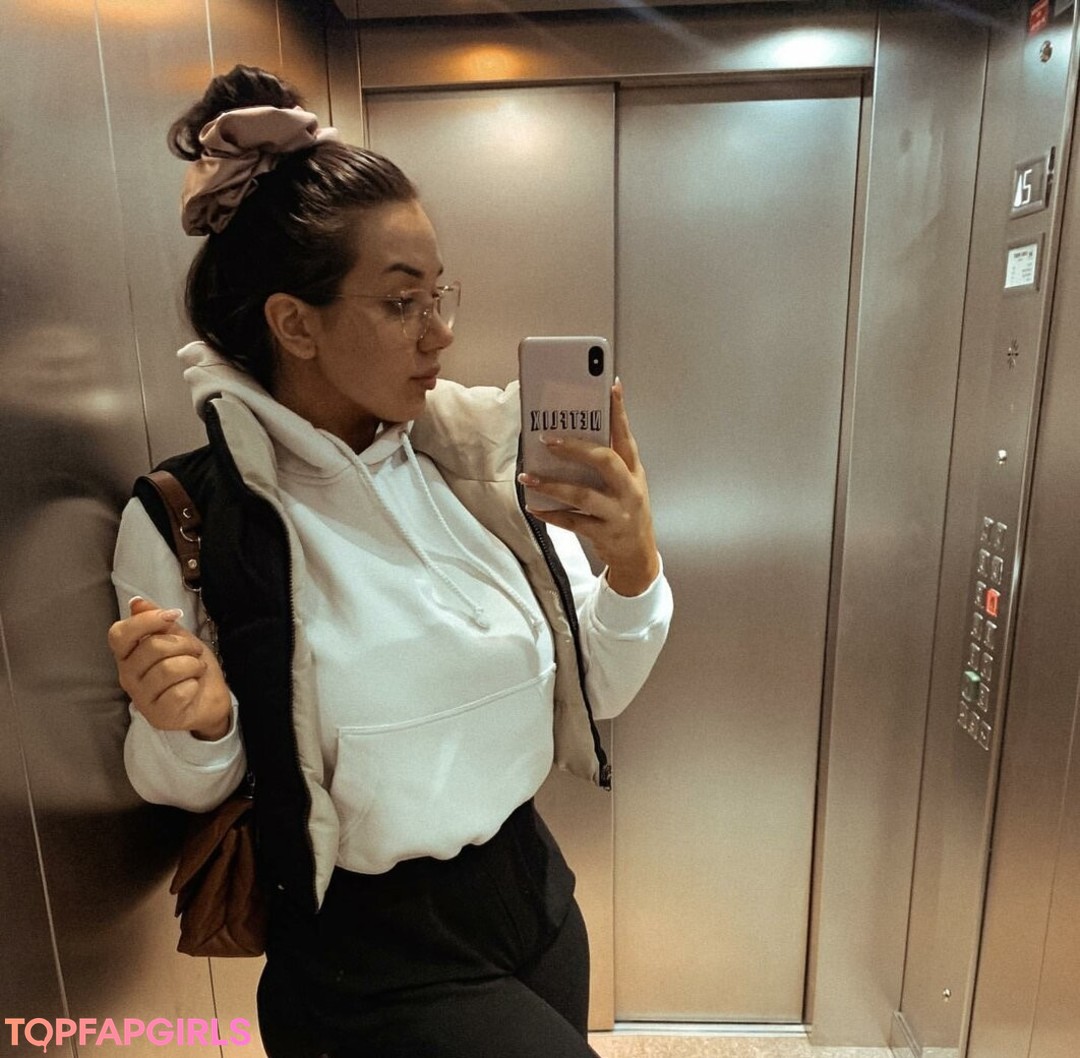 Foto desnuda filtrada de OnlyFans de Emina Jahi #279 Foto desnuda filtrada de OnlyFans de Emina Jahi #279