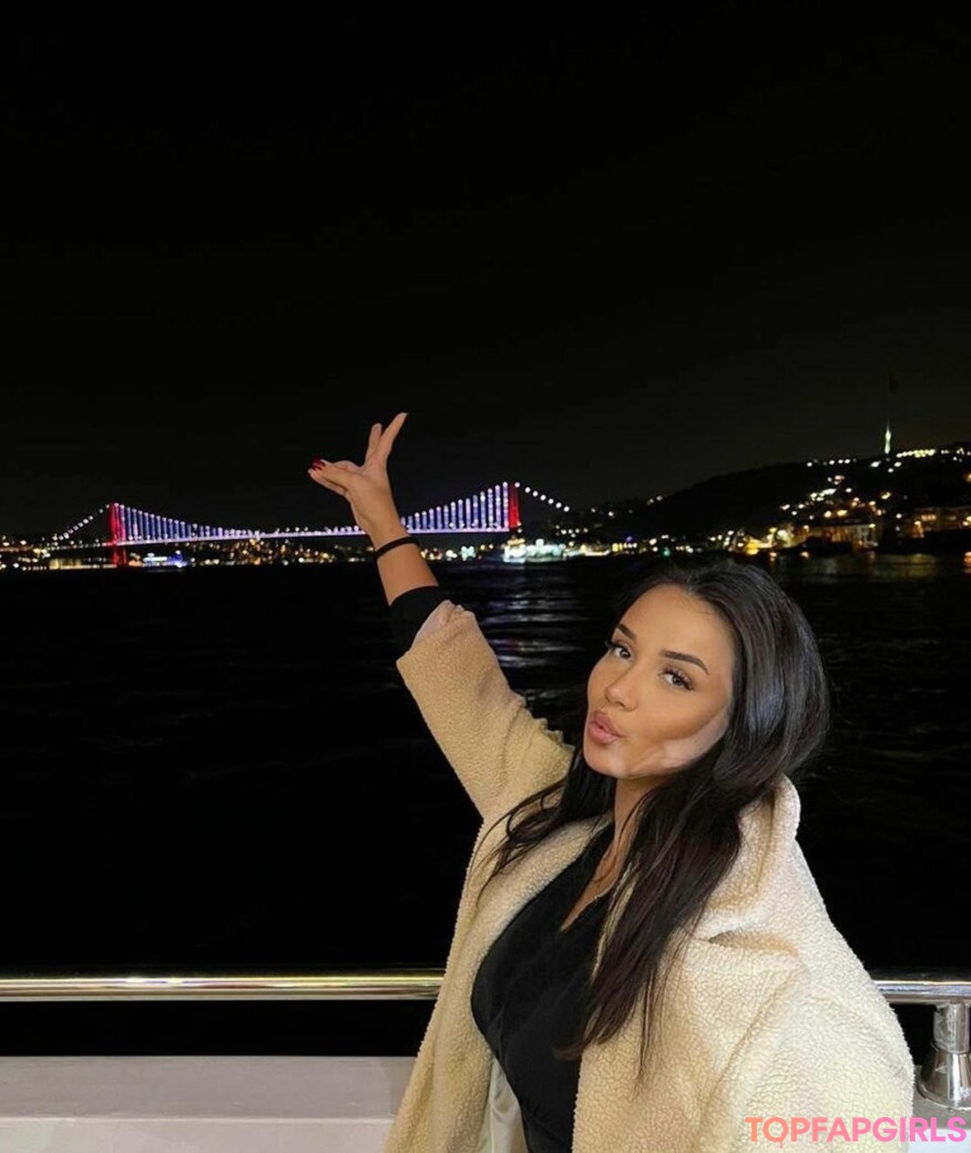 Foto desnuda filtrada de OnlyFans de Emina Jahi #361 Foto desnuda filtrada de OnlyFans de Emina Jahi #361