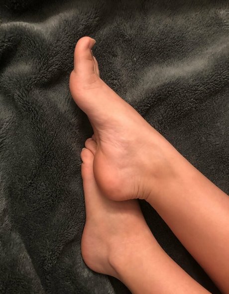Foto desnuda filtrada de OnlyFans de Toesofmidna