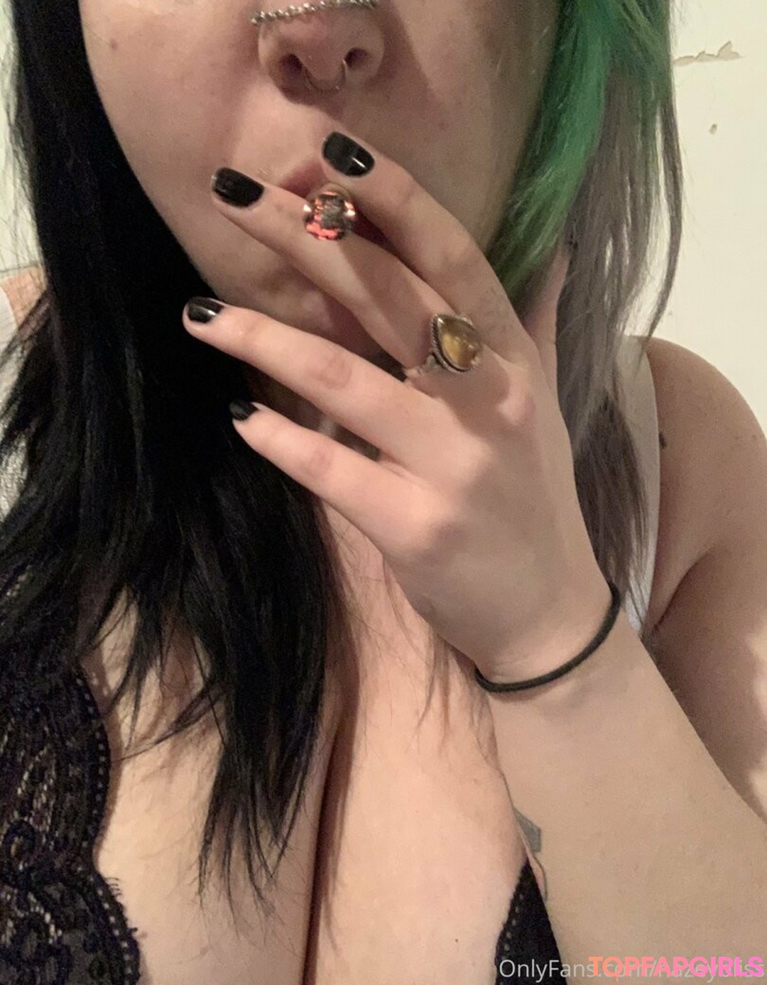 Foto desnuda filtrada de OnlyFans de Hazeybliss #21 Foto desnuda filtrada de OnlyFans de Hazeybliss #21