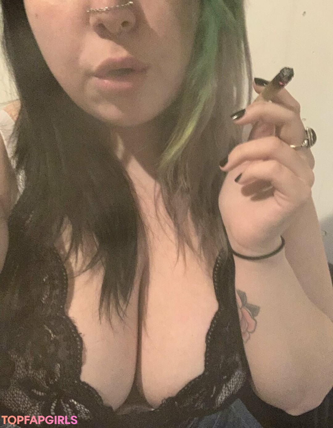 Foto desnuda filtrada de OnlyFans de Hazeybliss #22 Foto desnuda filtrada de OnlyFans de Hazeybliss #22