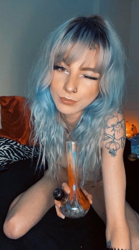 Foto desnuda filtrada de OnlyFans de Gothbitchbarbie